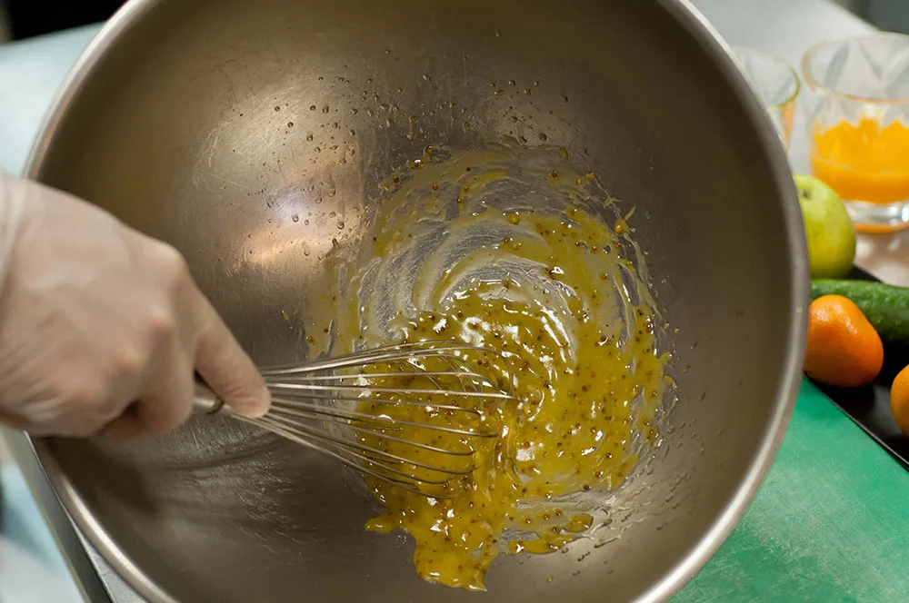 Закуска из лосося с горчичной заправкой и яблоком от шеф-повара ресторана Hitch
