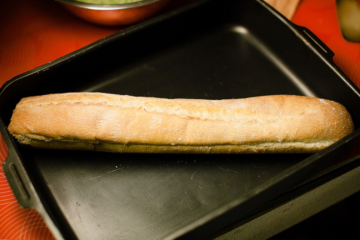 Хлеб, запеченный с зеленым маслом - фотография № 6