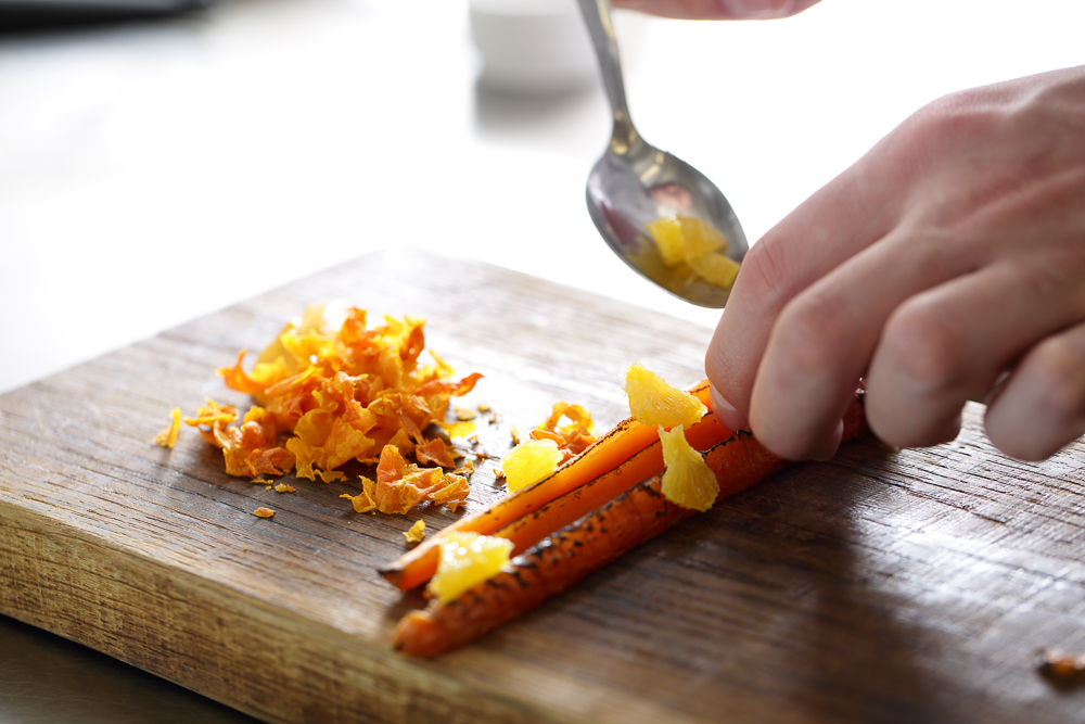 Медовая треска с прутьями из запеченной моркови и морковным пюре от шеф-повара ресторана северной кухни BJORN - фотография № 25