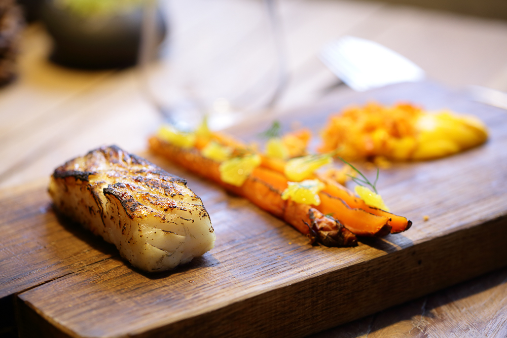 Медовая треска с прутьями из запеченной моркови и морковным пюре от шеф-повара ресторана северной кухни BJORN - фотография № 26