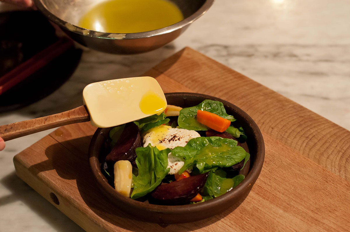 Салат из печёных корнеплодов с домашним козьим сыром от шеф-повара ресторана Biblioteka - фотография № 22