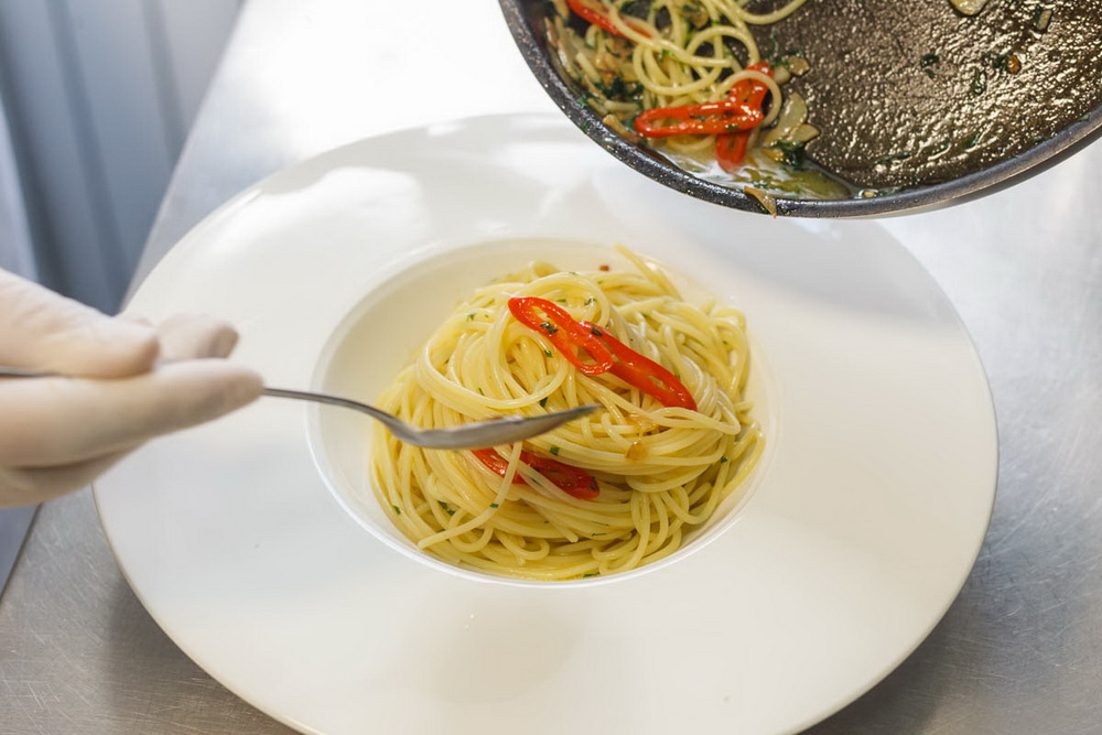 Аскетичные спагетти «АлиоОлио» от шеф-повара ресторана «Архив 13» - фотография № 34