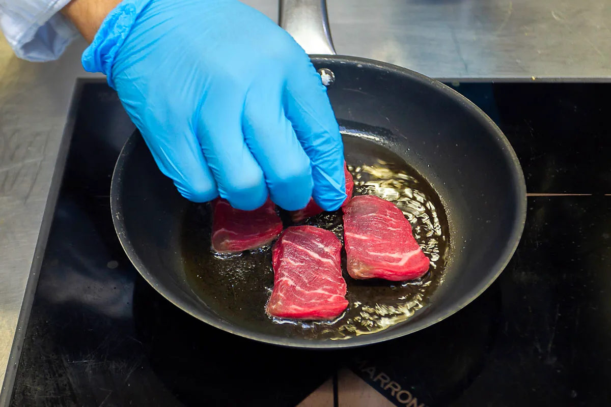 Сыр тофу с говяжьей вырезкой от шеф-повара бара Oriental Cocktail