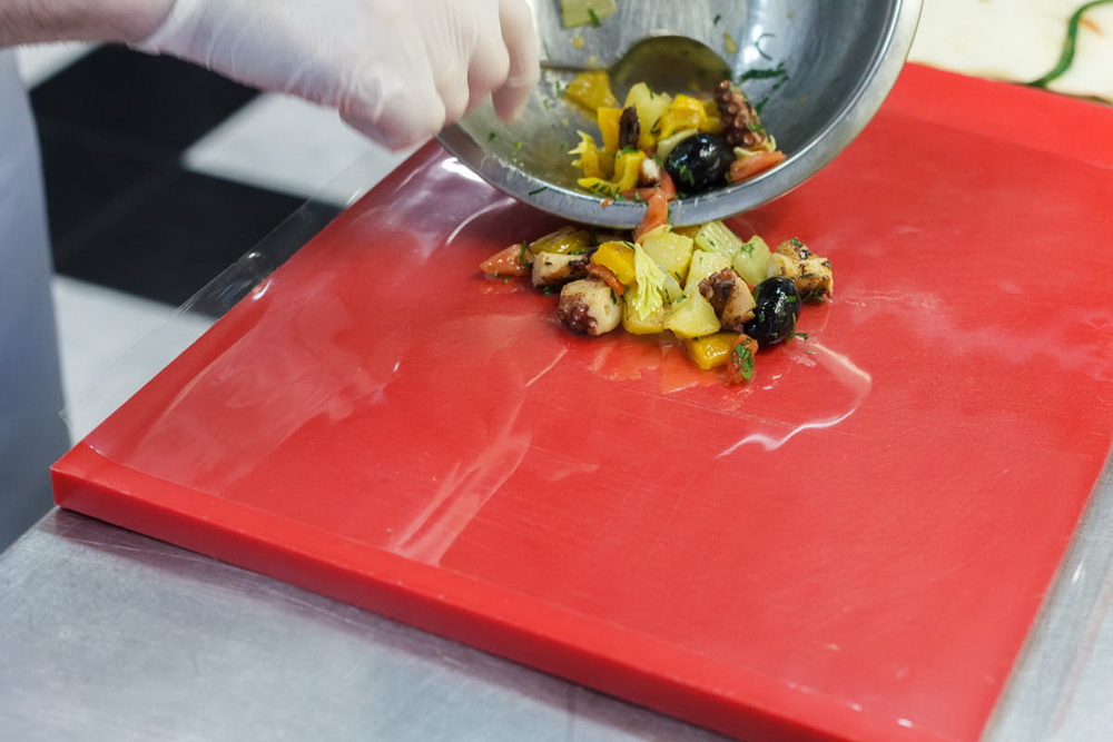 Тёплый салат с щупальцами осьминога от шеф-повара ресторана «Архив 13» - фотография № 54