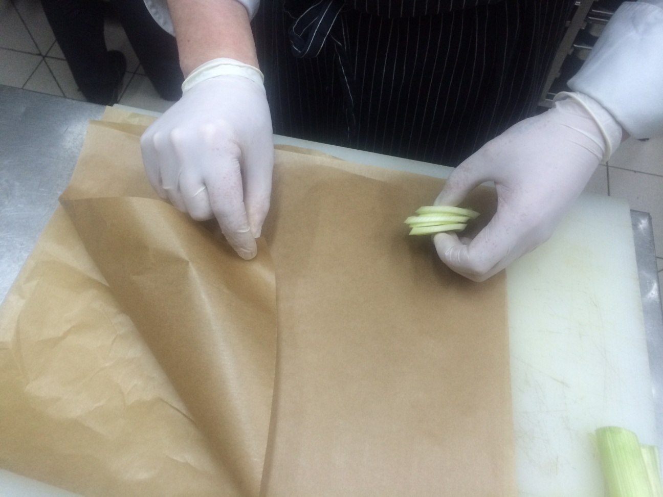 Лосось, приготовленный в пергаменте, от шеф-повара ресторана James Cook - фотография № 5