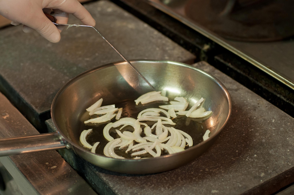 Сиг «По-вепсски», фаршированный свежей брусникой, от шеф-повара «Садко» - фотография № 6
