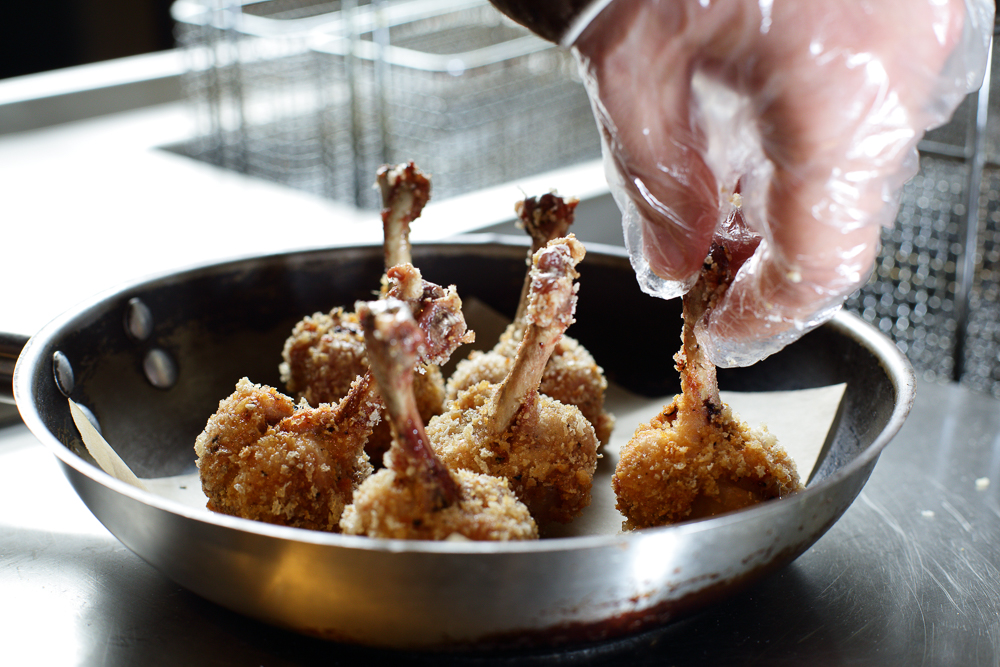Филе куриных крыльев в соусе BBQ от шеф-повара ресторана Lucky Luciano - фотография № 16