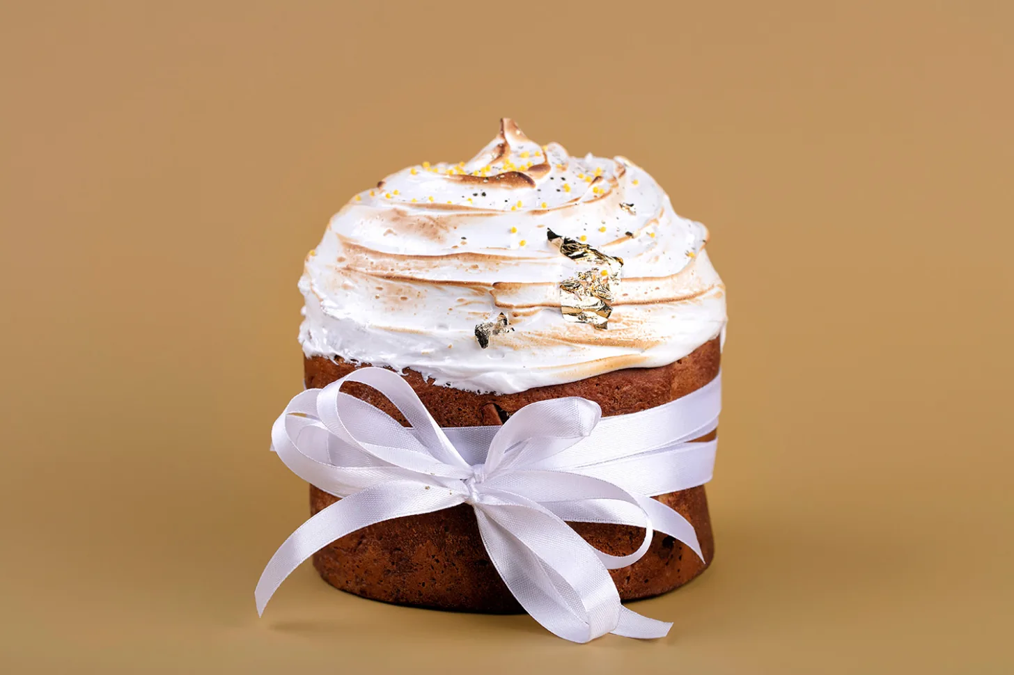 Кулич с меренгой от бренд-шефа кондитерского ателье EM Cake Михаила Мурзина