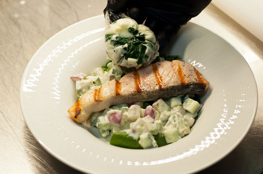 Филе семги гриль со шпинатом и овощами по рецепту бренд-шефа ресторана «Блок» - фотография № 16