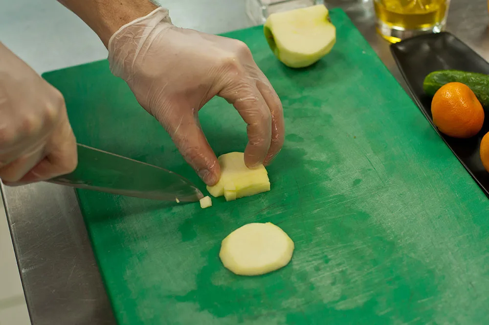 Закуска из лосося с горчичной заправкой и яблоком от шеф-повара ресторана Hitch