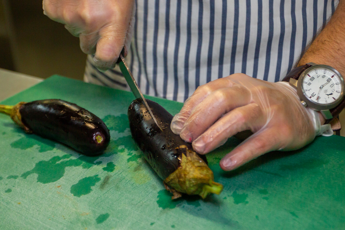 Баклажаны гриль с сыром и соусом от су-шефа ресторана «Рассольников» - фотография № 7
