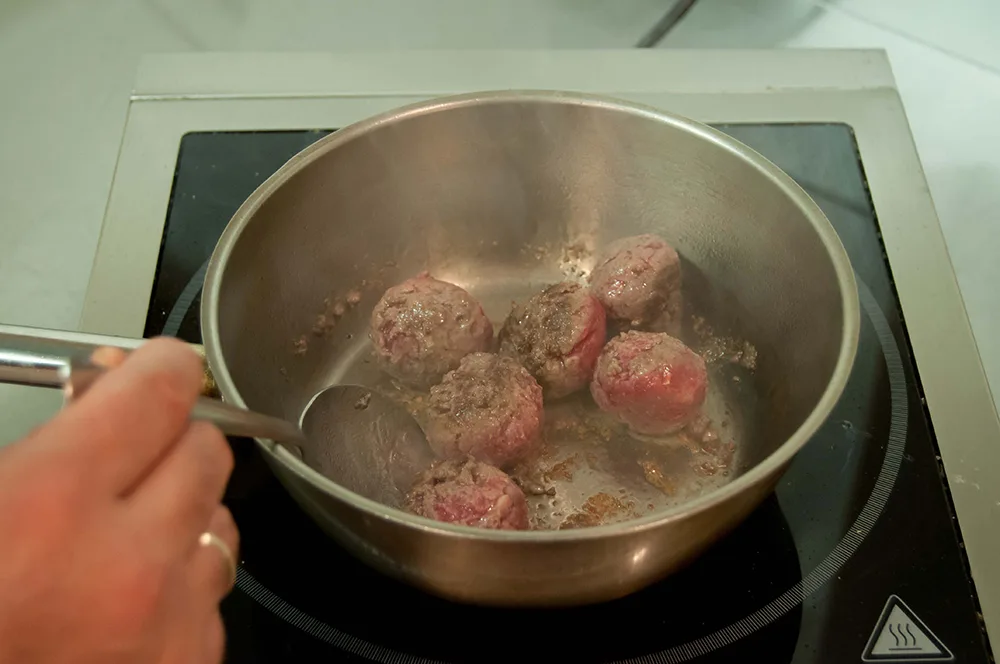Meat ball рагу от шеф-повара ресторана «Счастье на Большом»