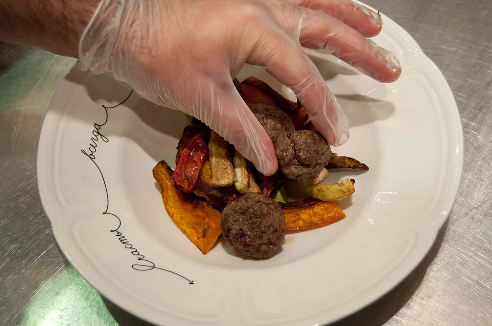 Meat ball рагу от шеф-повара ресторана «Счастье на Большом»
