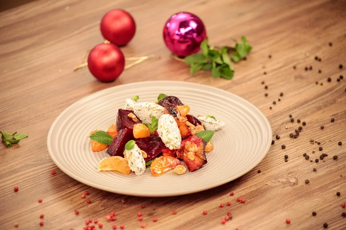 Салат с запечёнными овощами и мандаринами