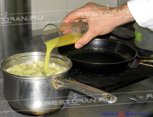 Суп из клубники и ревеня на шампанском от шеф-повара ресторана "Авокадо" - фотография № 6