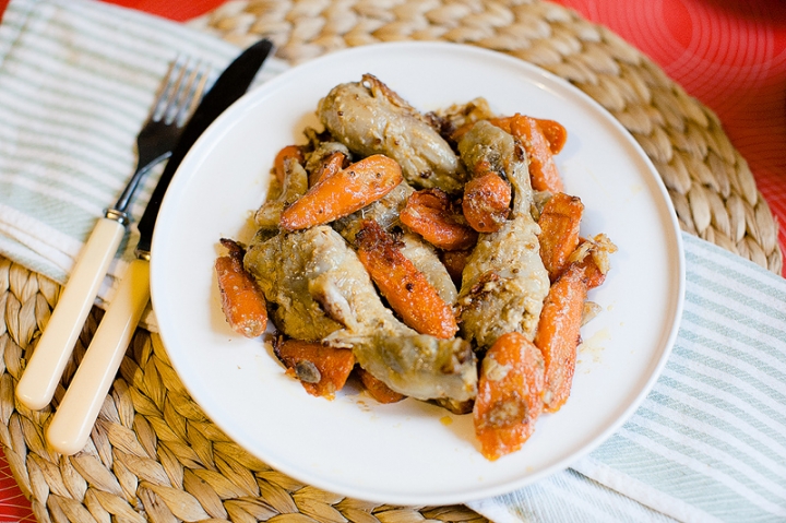 куриные ножки с морковкой. тушеная морковка с курицей. куриные ножки с морковкой. куриные ножки с кинзой. куриные голени с корейской морковью.