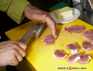 Отбиваем мясо