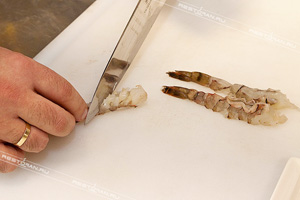 Креветки в хрустящем тесте с имбирем и кинзой в кисло-сладком соусе от шеф-повара ресторана "PrimaVera" - фотография № 3