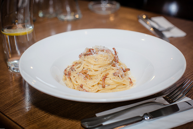 Карбонара в ресторане. Паста карбонара в Риме. Carbonara Екатеринбург. Паста от шефа.