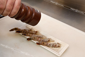 Креветки в хрустящем тесте с имбирем и кинзой в кисло-сладком соусе от шеф-повара ресторана "PrimaVera" - фотография № 5