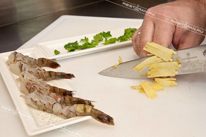 Креветки в хрустящем тесте с имбирем и кинзой в кисло-сладком соусе от шеф-повара ресторана "PrimaVera" - фотография № 7