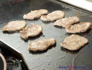Жарим мясо