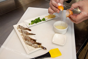 Креветки в хрустящем тесте с имбирем и кинзой в кисло-сладком соусе от шеф-повара ресторана "PrimaVera" - фотография № 8