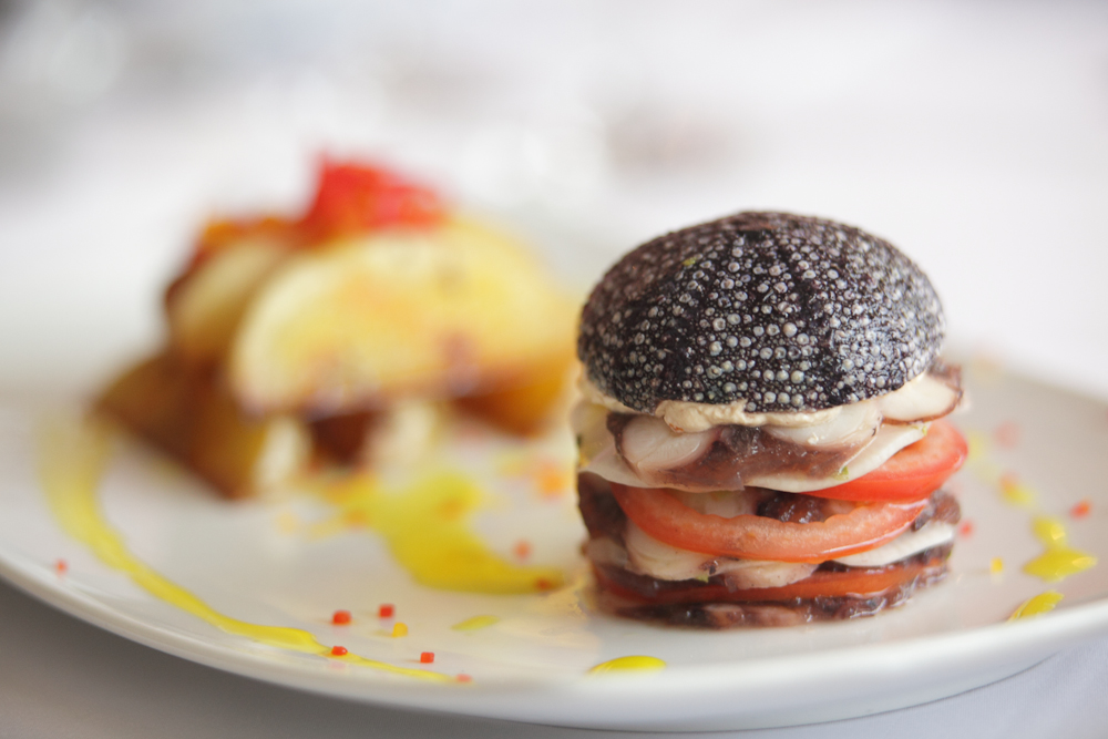 Гратен из осьминога с морским ежом и томленым картофелем в жасмине от ресторана «Арт Отеля» - фотография № 22