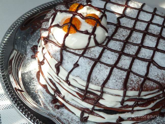 Шоколадный блинный торт со сливками - фотография № 7