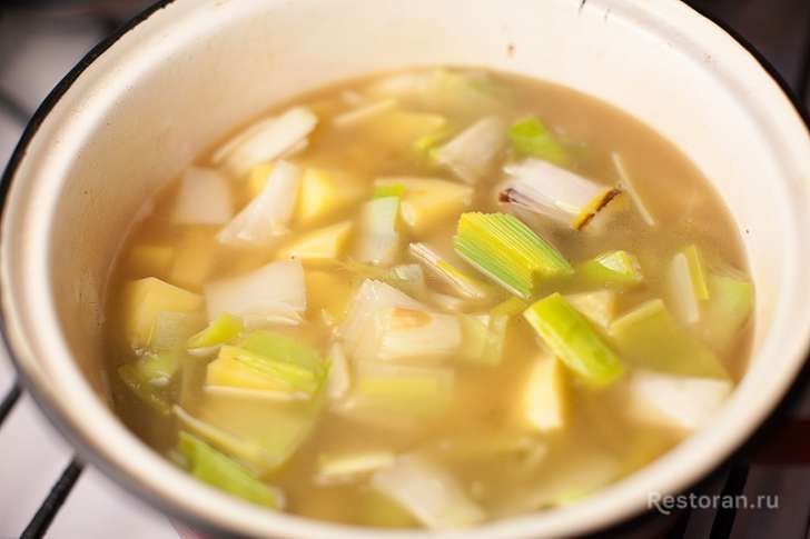 Крем-суп из лука-порея и картофеля с мидиями - фотография № 9