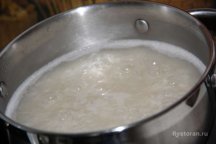 Каша молочная рисовая с изюмом - фотография № 2