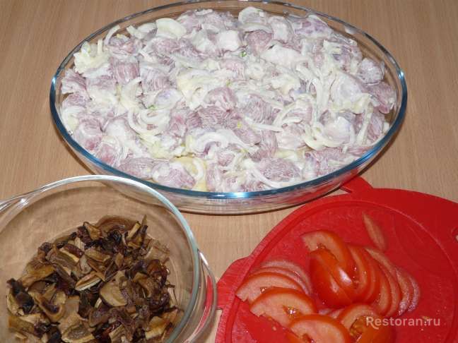 Запечённый картофель со свининой и белыми грибами - фотография № 5