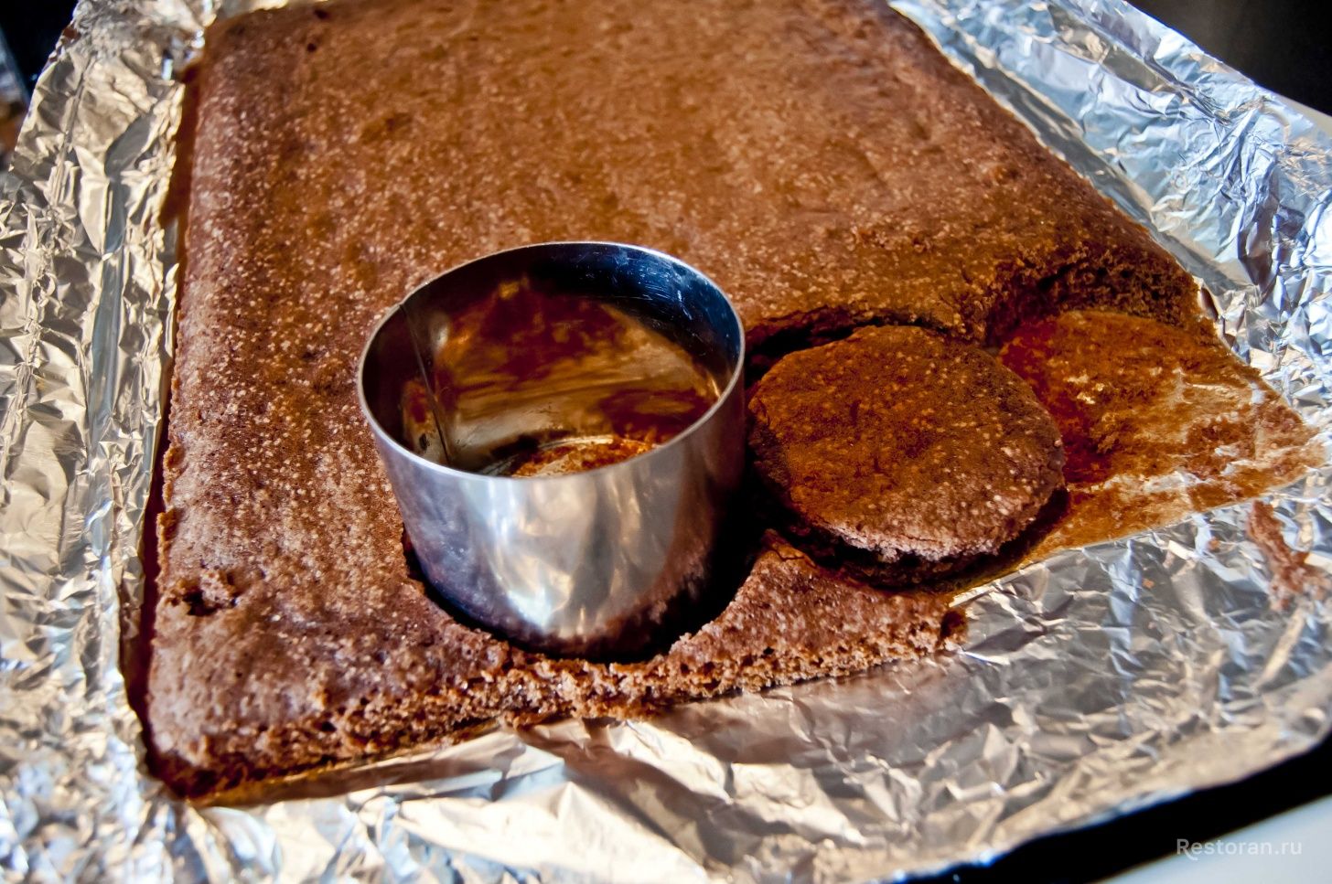 Шоколадно-ореховый торт от ресторана «Березки» - фотография № 6