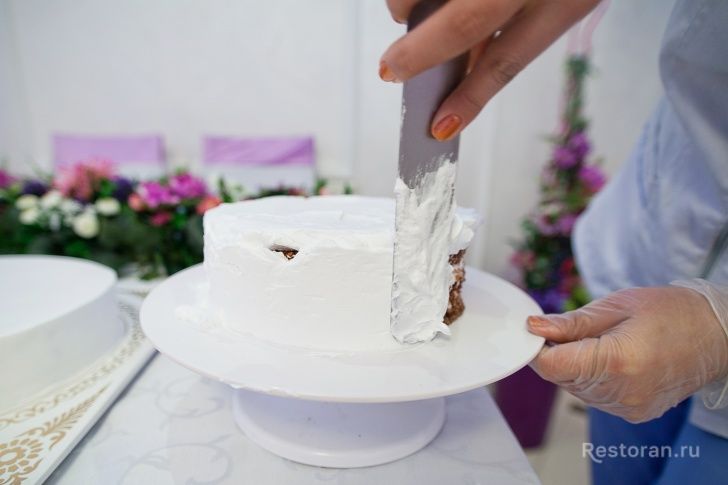 Украшение свадебного торта от ресторана «Оазис» - фотография № 2