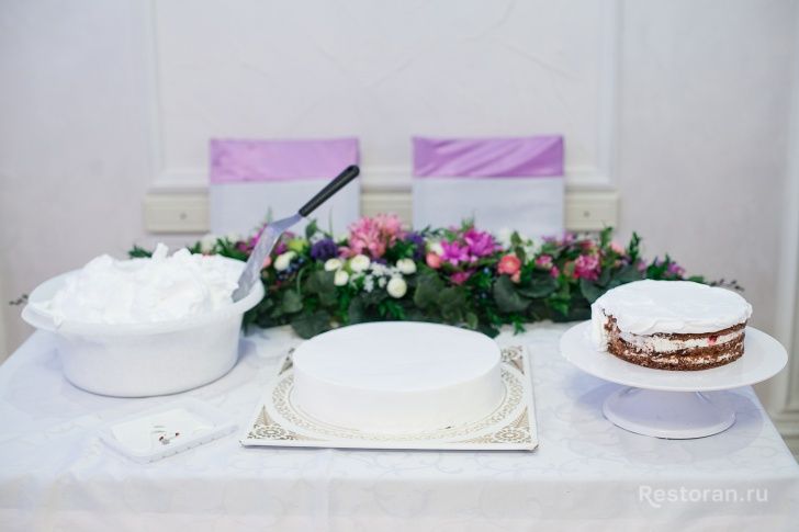 Украшение свадебного торта от ресторана «Оазис» - фотография № 1