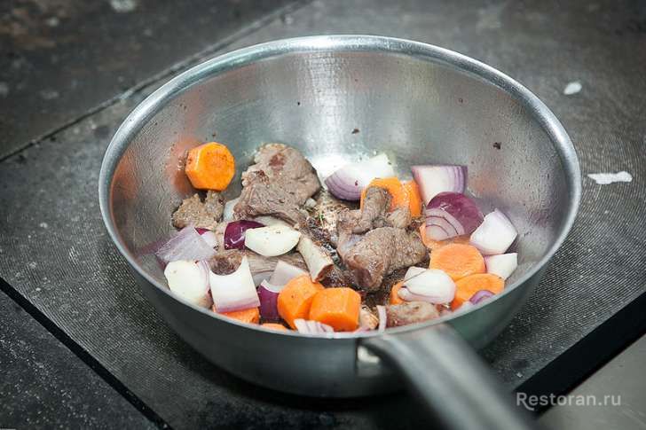 Каре ягненка с овощным гратеном и запеченной свеклой от ресторана James Cook - фотография № 13