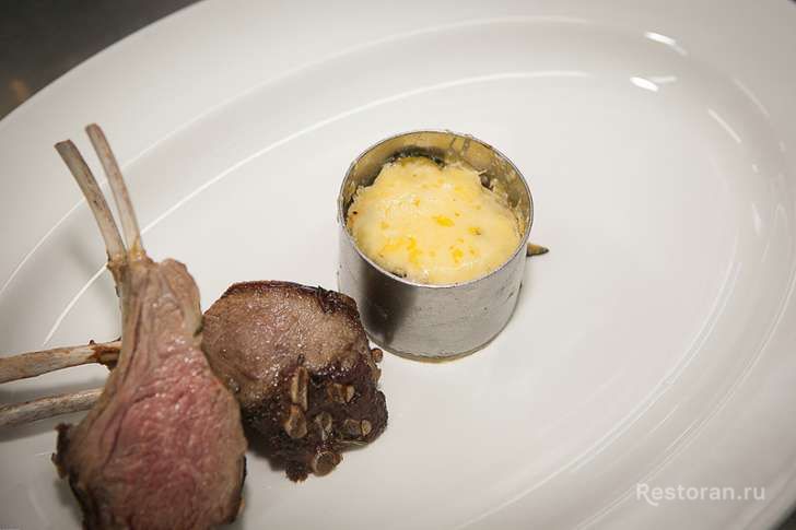 Каре ягненка с овощным гратеном и запеченной свеклой от ресторана James Cook - фотография № 40
