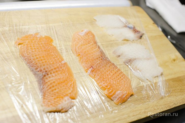 Дуэт из двух видов рыб со спаржей и апельсиновым соусом - фотография № 9