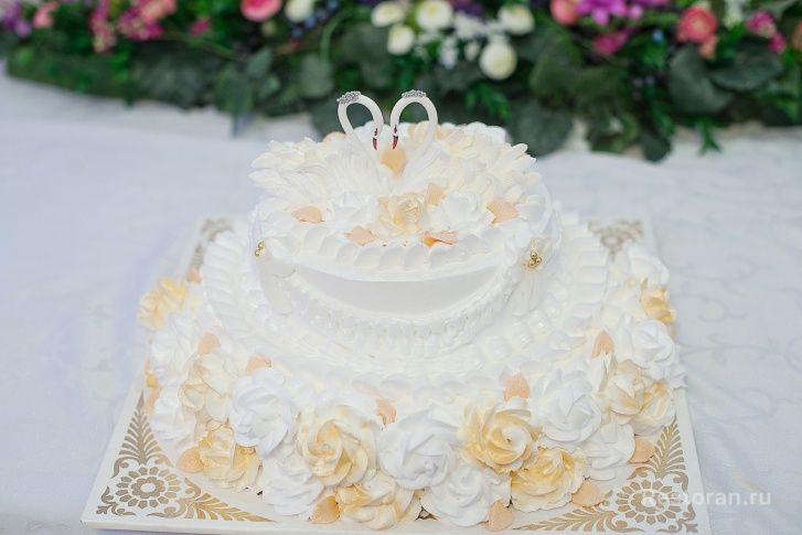 Украшение свадебного торта от ресторана «Оазис» - фотография № 22