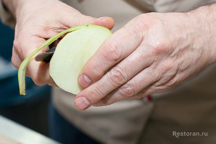 Тартар из лосося с яблоком и сельдереем от ресторана "Марсельеза" - фотография № 13