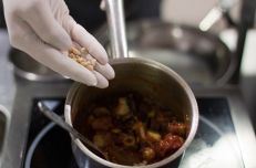Под конец добавляем кедровые орехи.