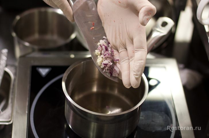 Лопатка ягненка с капоннатой из баклажанов и мясным соусом из ресторана «Светлый» - фотография № 12
