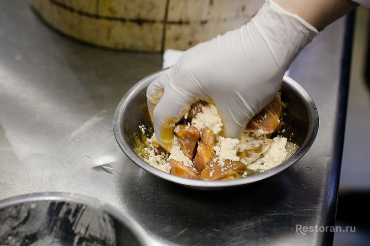 Свинина «Гулао» в кисло-сладком соусе с ананасом от ресторана Нихао - фотография № 4