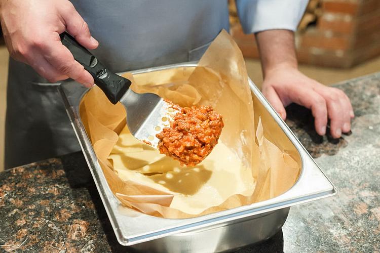 Как приготовить лазанью с баклажанами: рецепт от шеф-повара