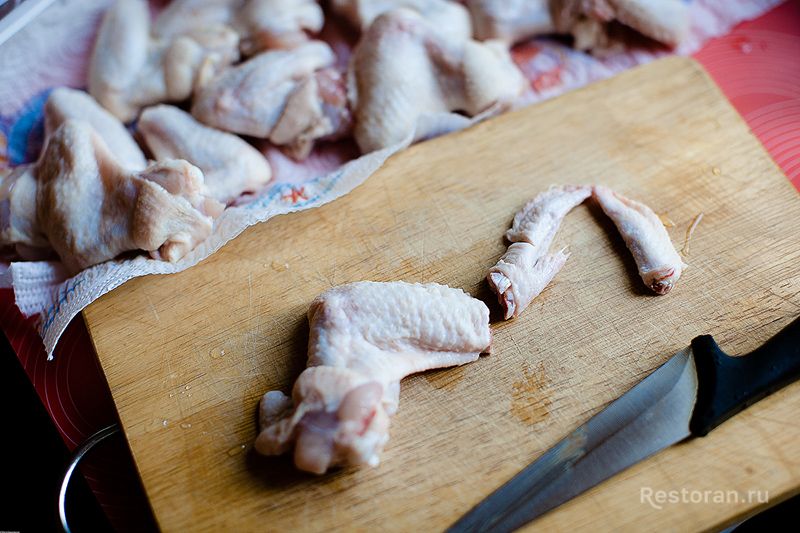 Куриные крылья в духовке с соусом блю чиз - фотография № 1