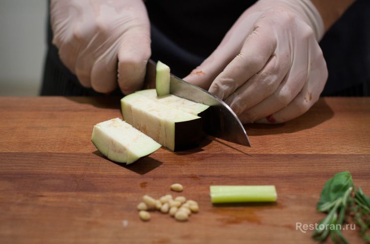 Лопатка ягненка с капоннатой из баклажанов и мясным соусом из ресторана «Светлый» - фотография № 17