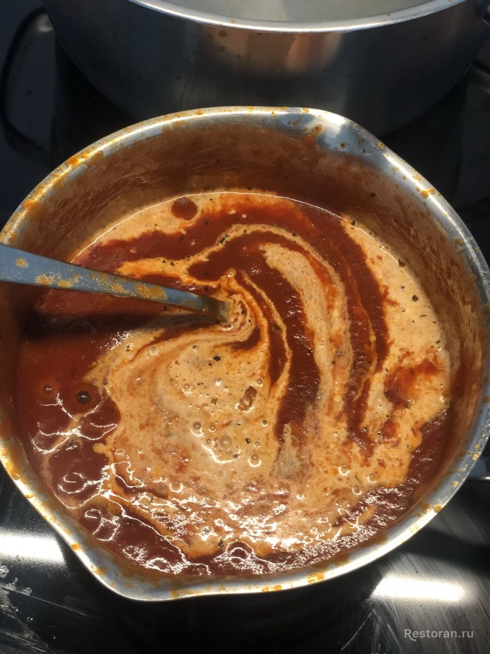 Готовим ньокки с томатным соусом, подкопченными колбасками и розмарином - фотография № 10
