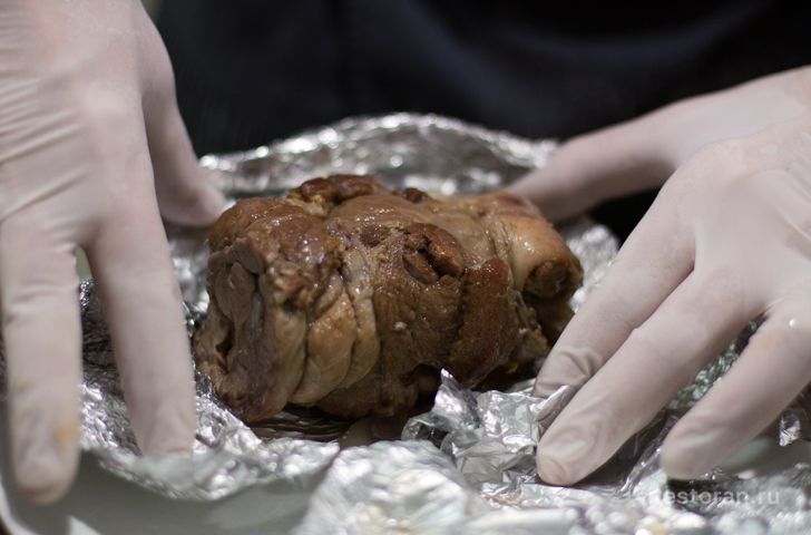 Лопатка ягненка с капоннатой из баклажанов и мясным соусом из ресторана «Светлый» - фотография № 26
