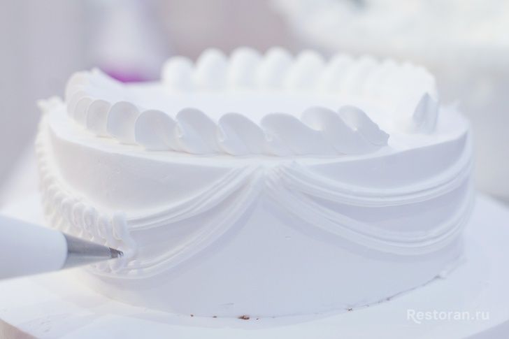 Украшение свадебного торта от ресторана «Оазис» - фотография № 9