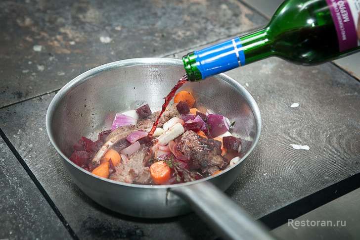 Каре ягненка с овощным гратеном и запеченной свеклой от ресторана James Cook - фотография № 17